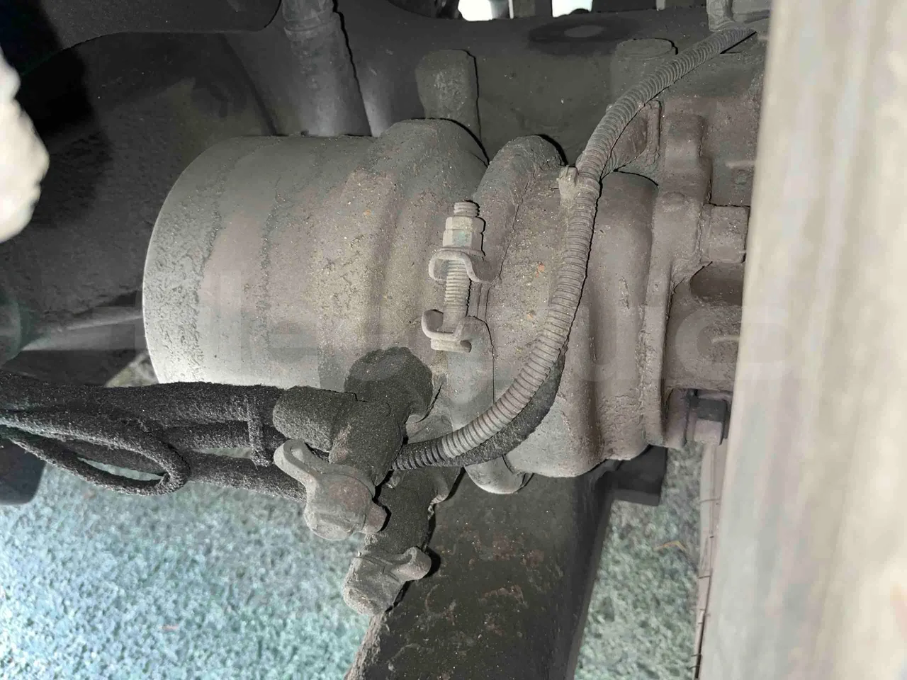 Scania Tata Hispano - axle 2 caliper brakes right