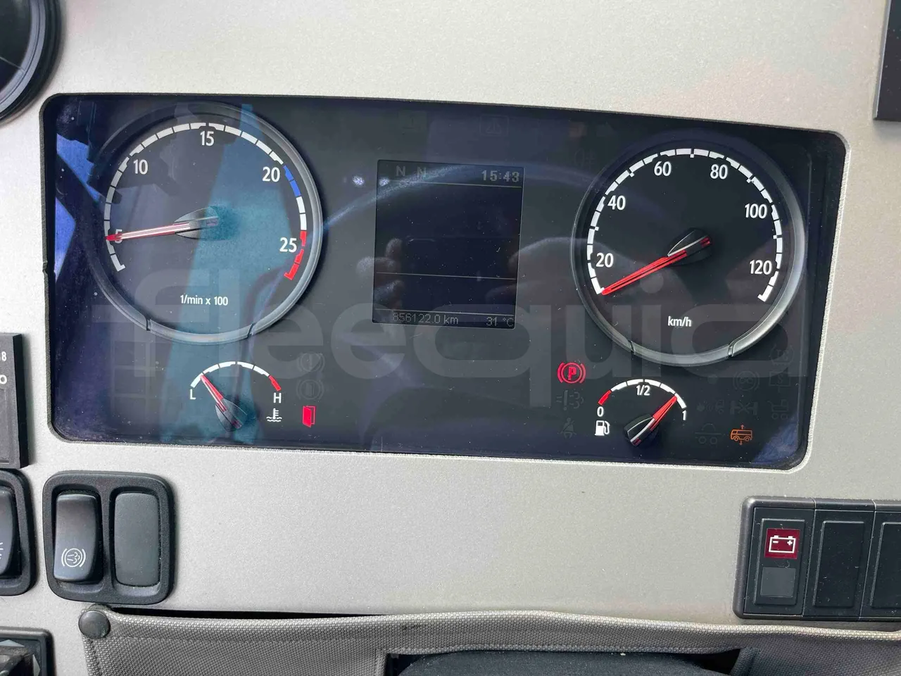 Scania Tata Hispano - dashboard lights on