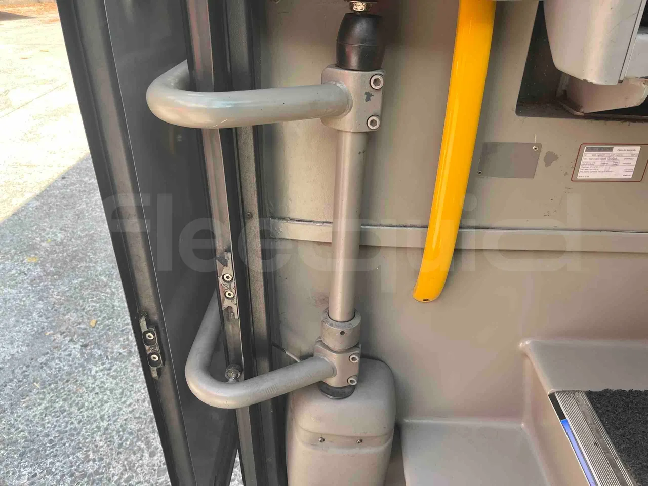 Scania Tata Hispano - door mechanism photo