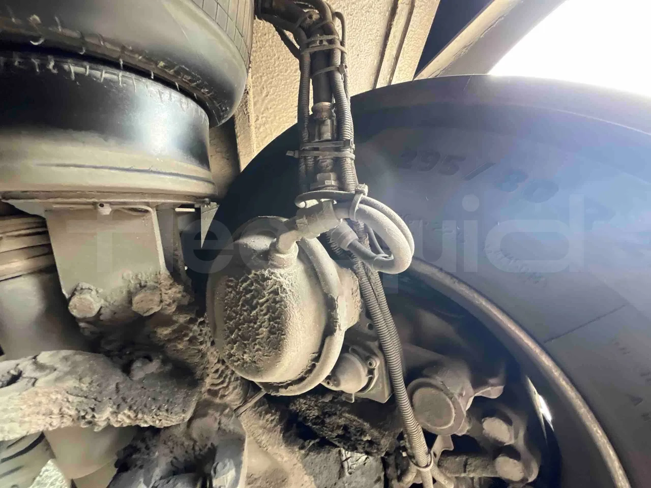 Scania Tata Hispano - front brake calipers left