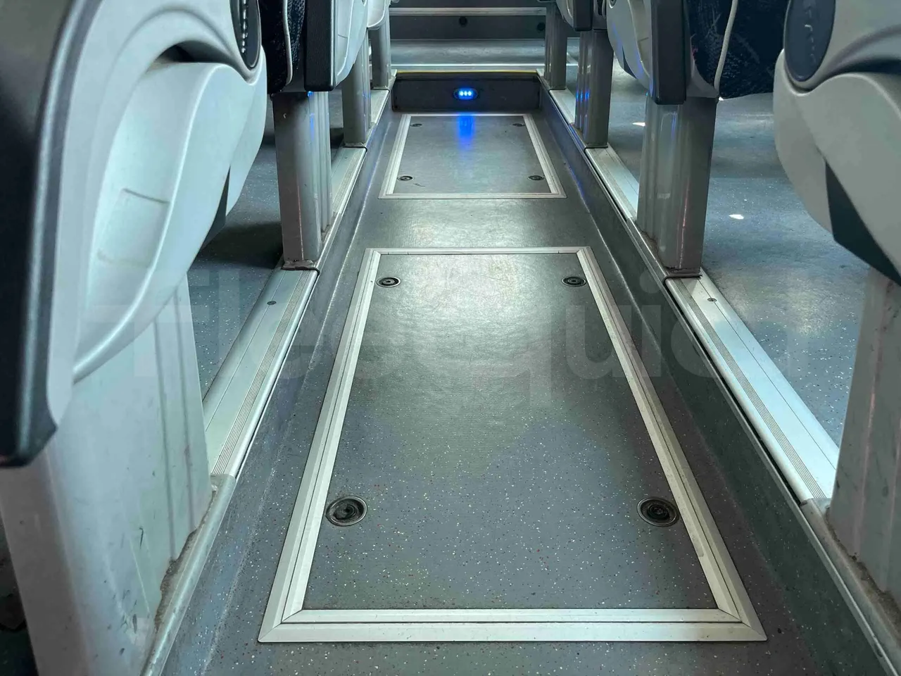 Scania Tata Hispano - floor hatches photo