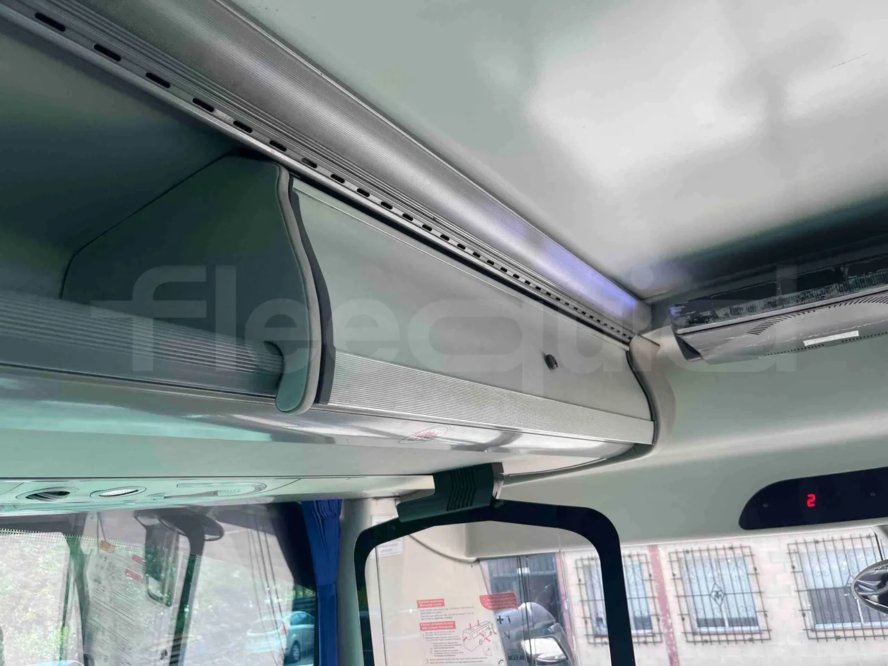 Scania Tata Hispano - overhead compartments photo