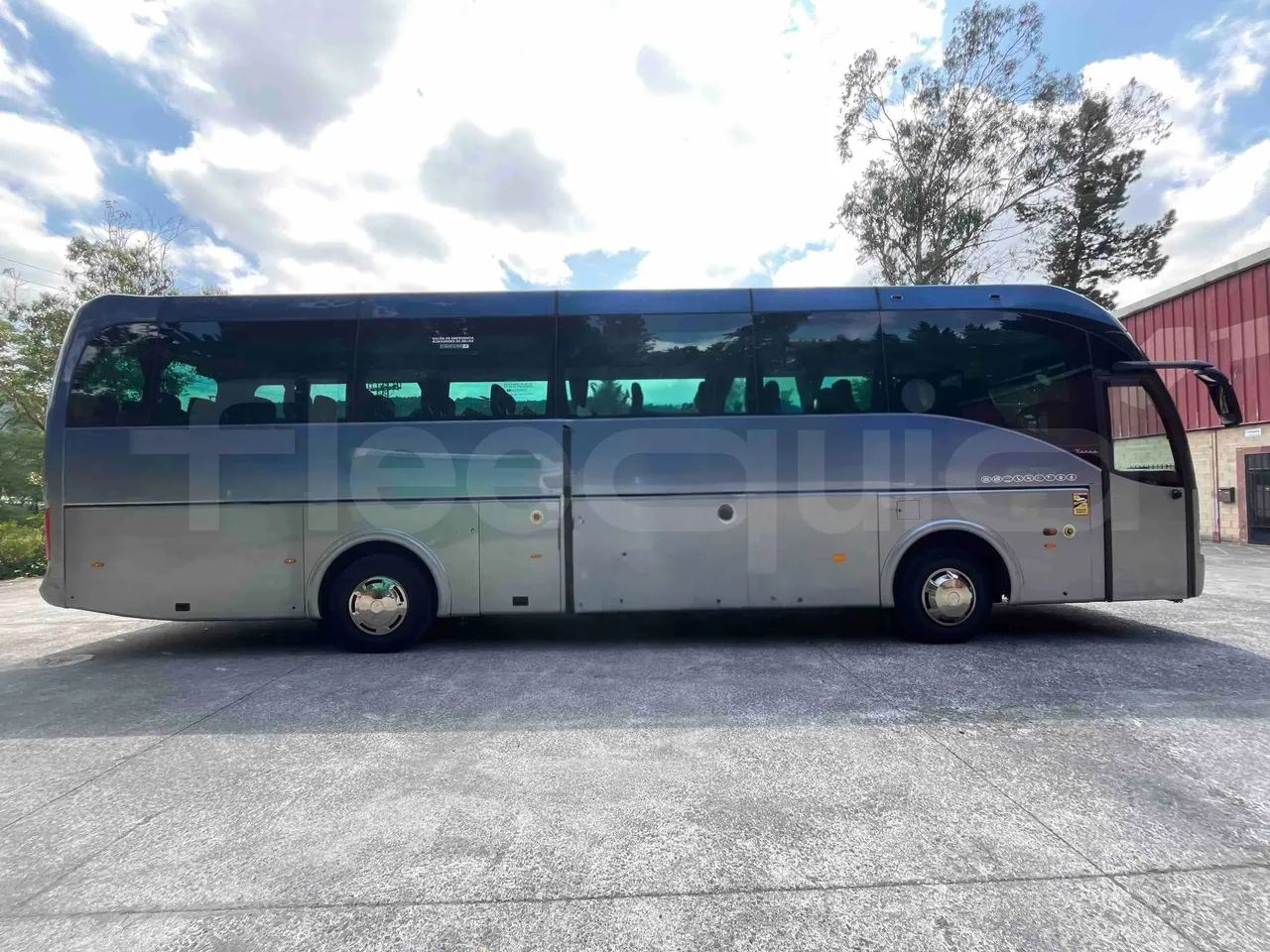 Scania Tata Hispano - right side doors closed
