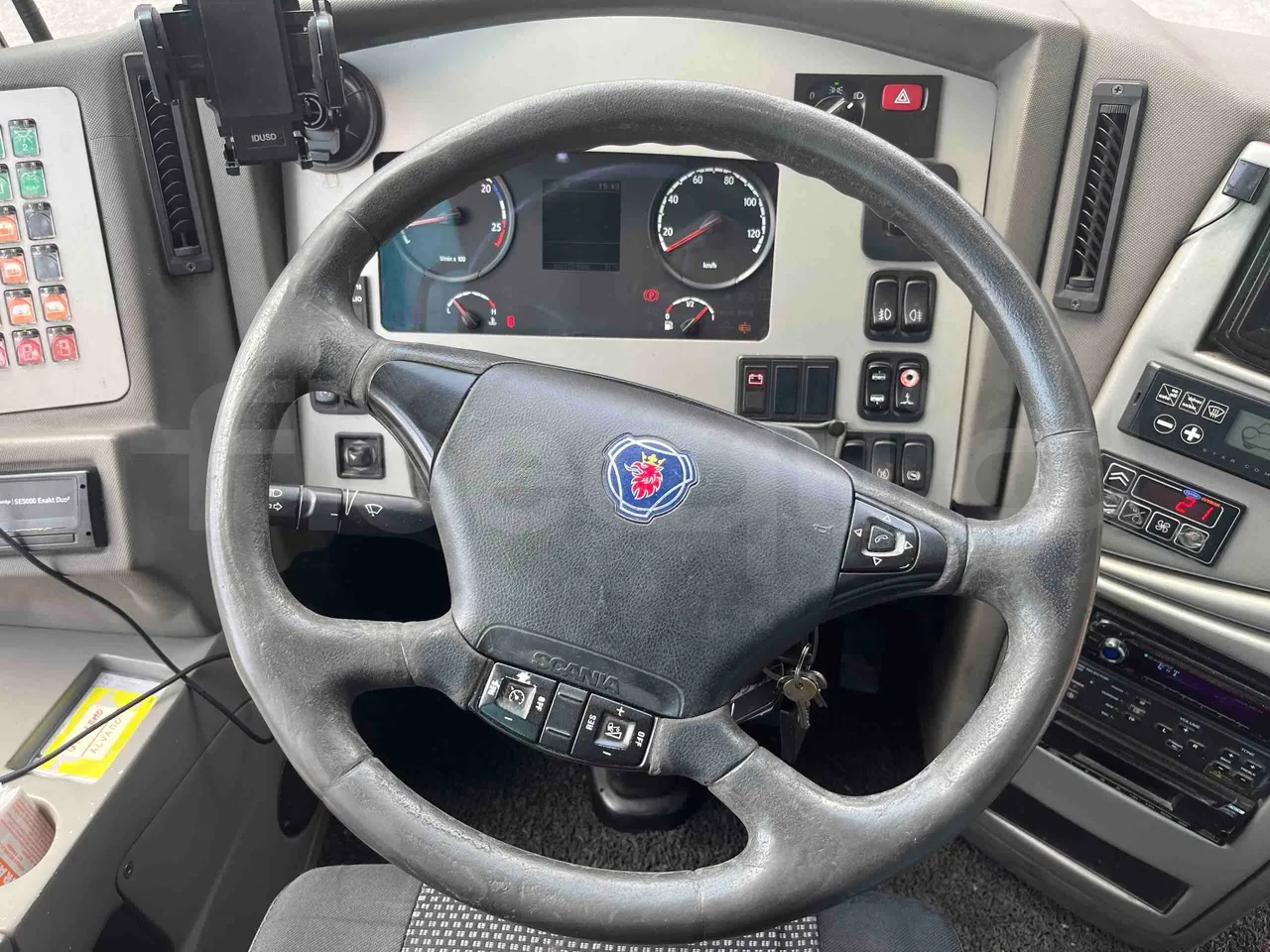 Scania Tata Hispano - steering wheel photo