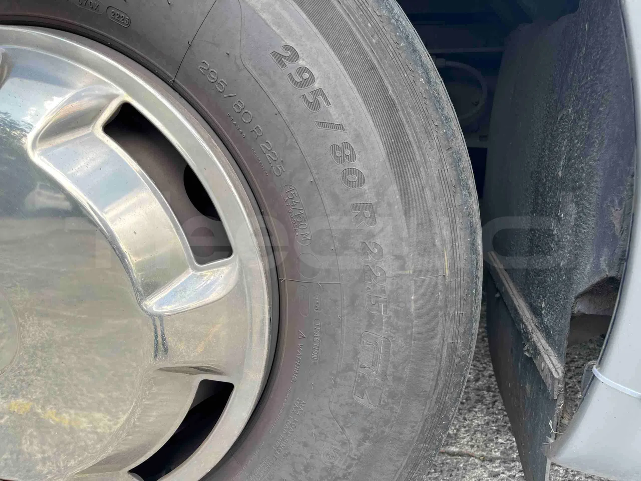 Scania Tata Hispano - rear left tire photo