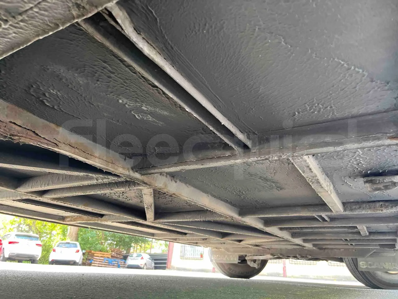 Scania Tata Hispano - central undercarriage photo