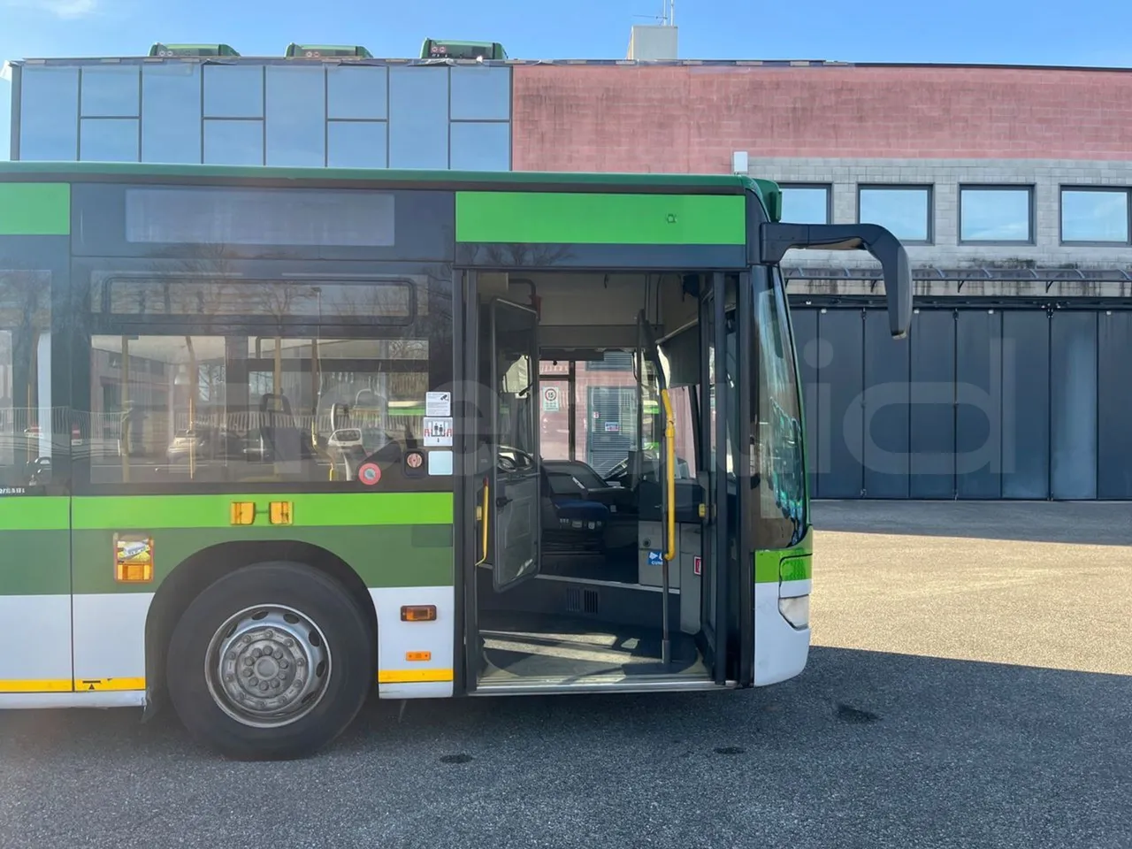 Mercedes-Benz O 530 G/4P - EUR5 - 260kW - 17.940m - front door 1 open