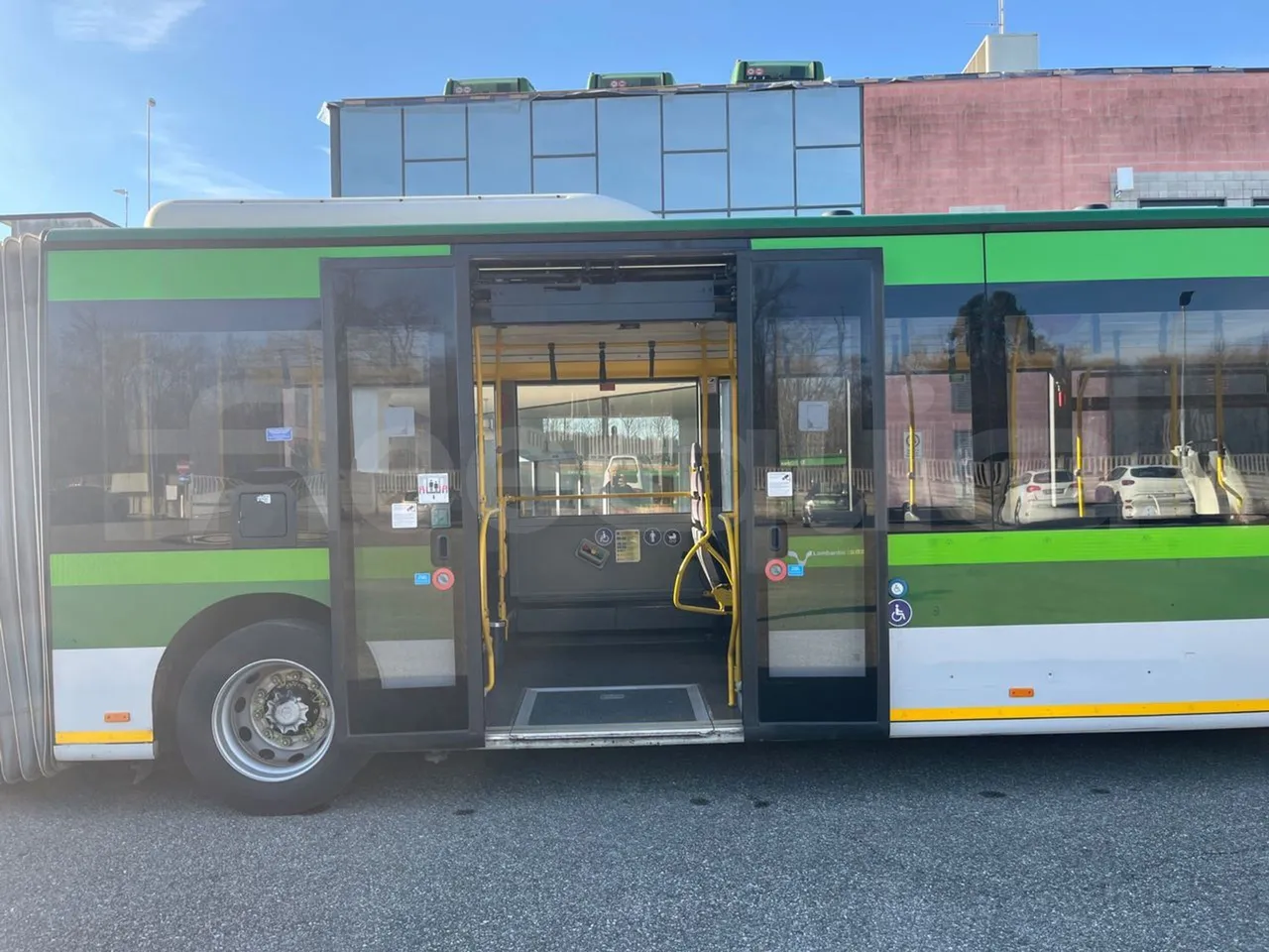 Mercedes-Benz O 530 G/4P - EUR5 - 260kW - 17.940m - front door 2 open