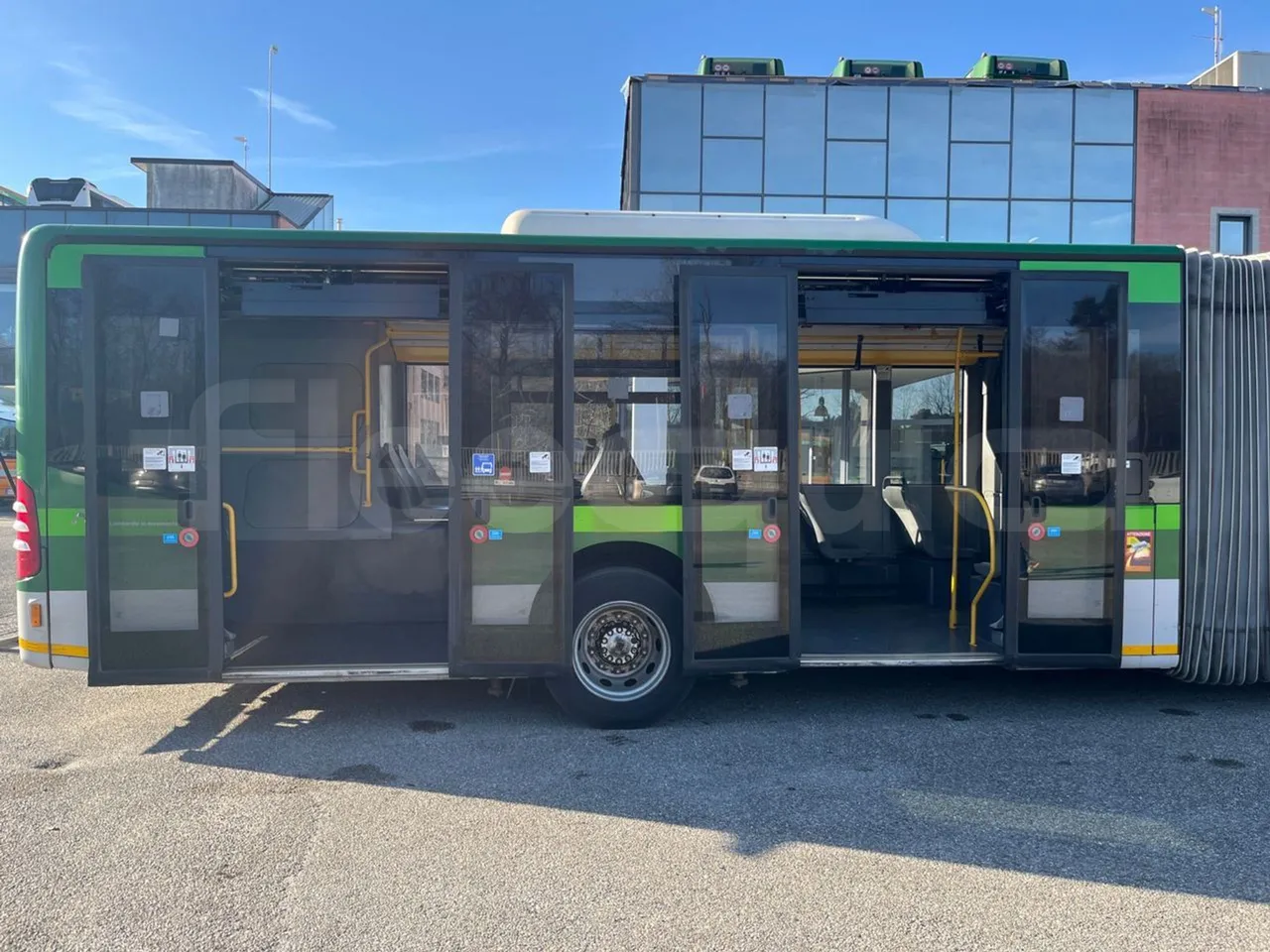 Mercedes-Benz O 530 G/4P - EUR5 - 260kW - 17.940m - front door 3 open