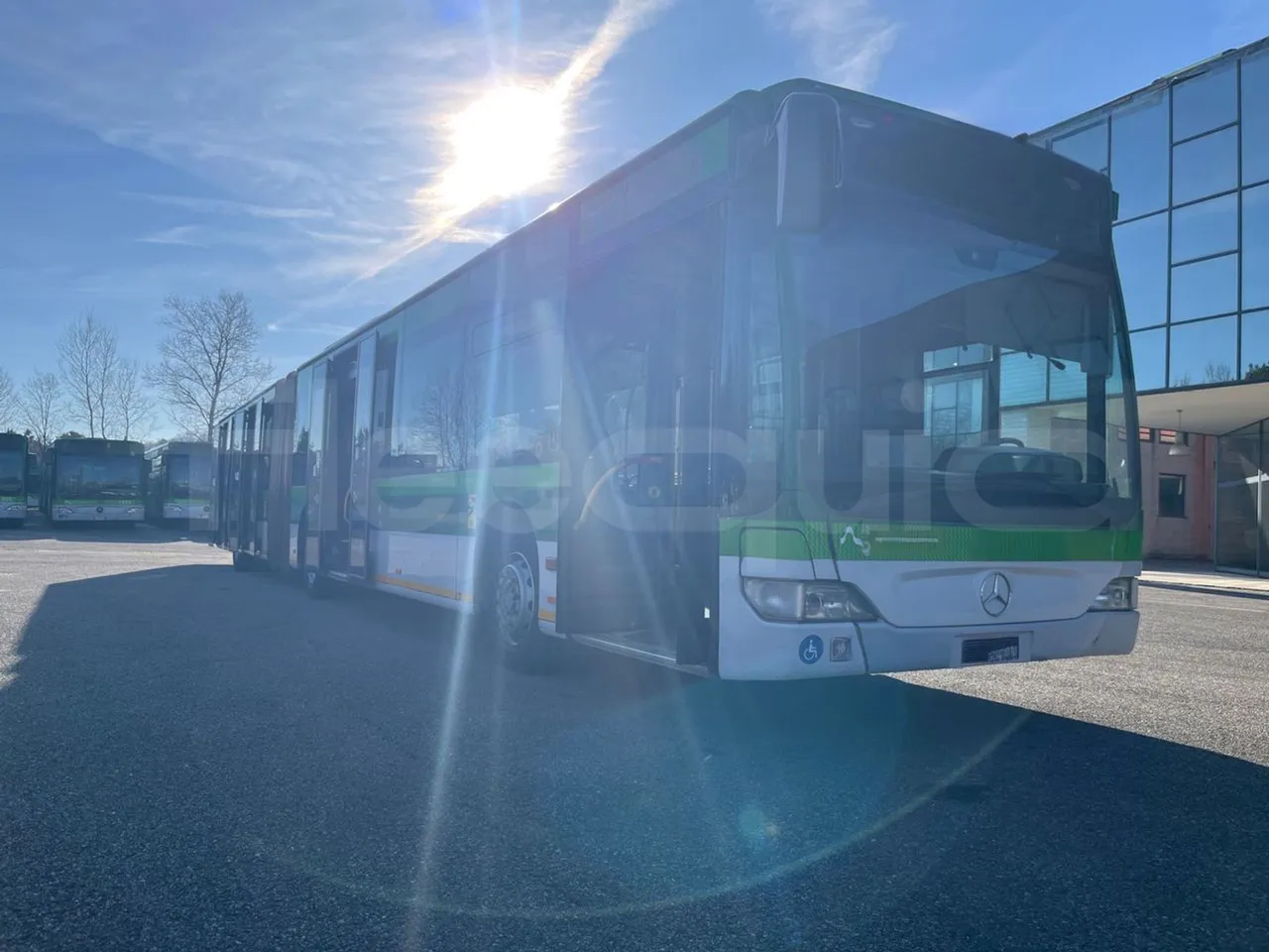 Mercedes-Benz O 530 G/4P - EUR5 - 260kW - 17.940m - 3/4 right front doors open