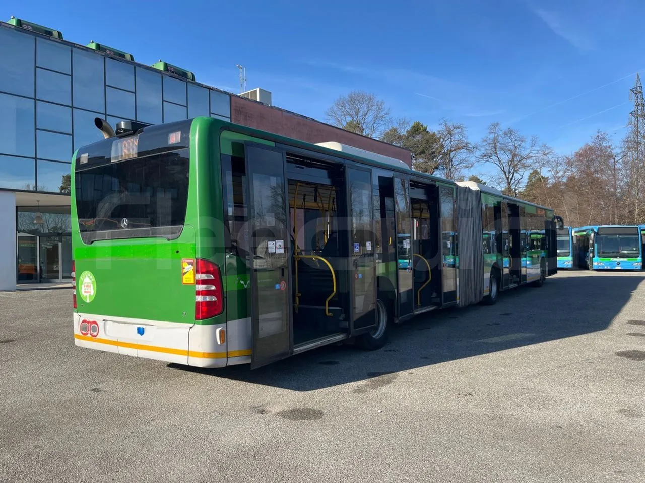 Mercedes-Benz O 530 G/4P - EUR5 - 260kW - 17.940m - 3/4 right rear doors open