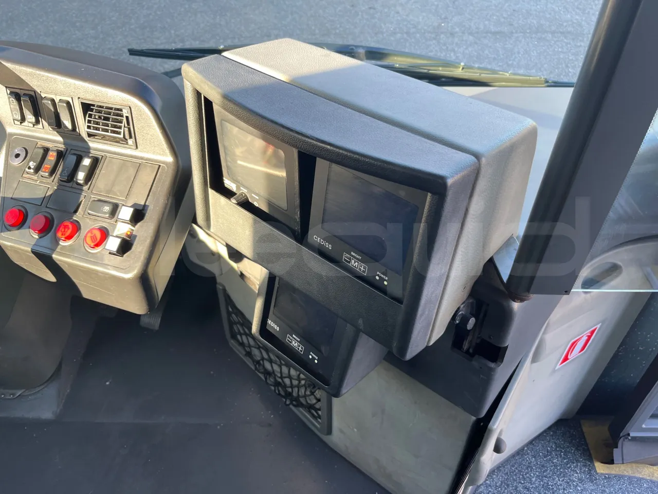 Mercedes-Benz O 530 G/4P - EUR5 - 260kW - 17.940m - radio accessories photo