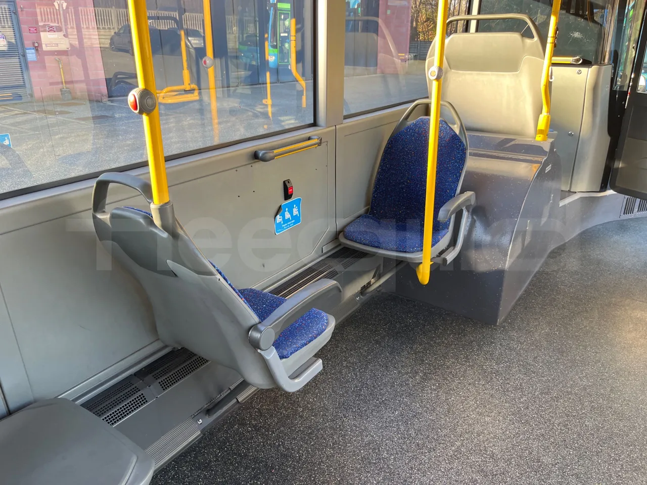 Mercedes-Benz O 530 G/4P - EUR5 - 260kW - 17.940m - armrest detail photo