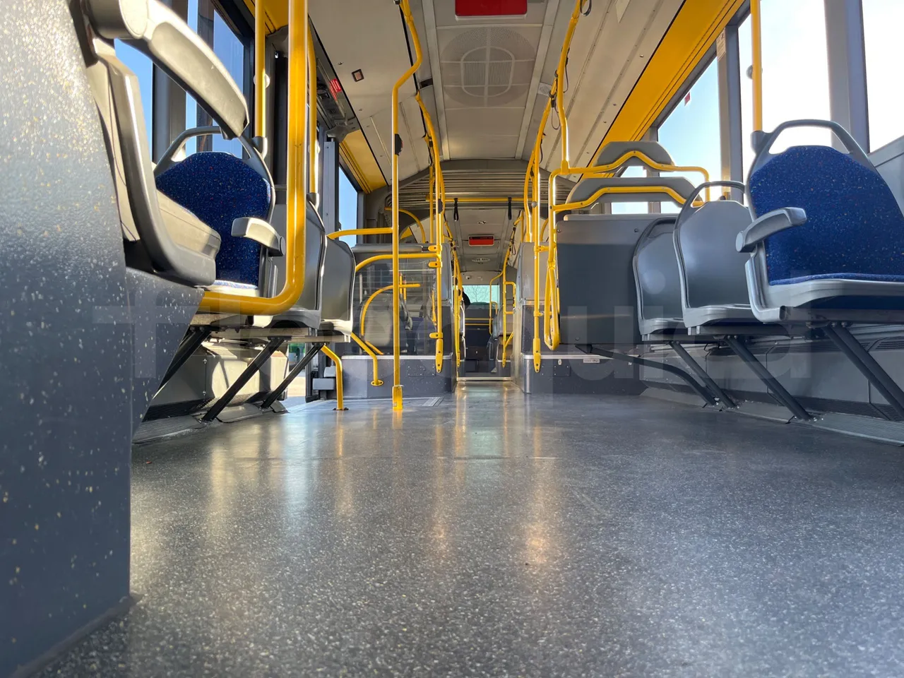 Mercedes-Benz O 530 G/4P - EUR5 - 260kW - 17.940m - seat brackets photo