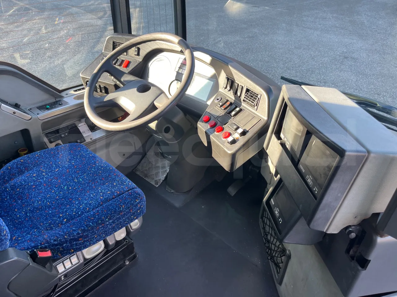 Mercedes-Benz O 530 G/4P - EUR5 - 260kW - 17.940m - buttons panels on