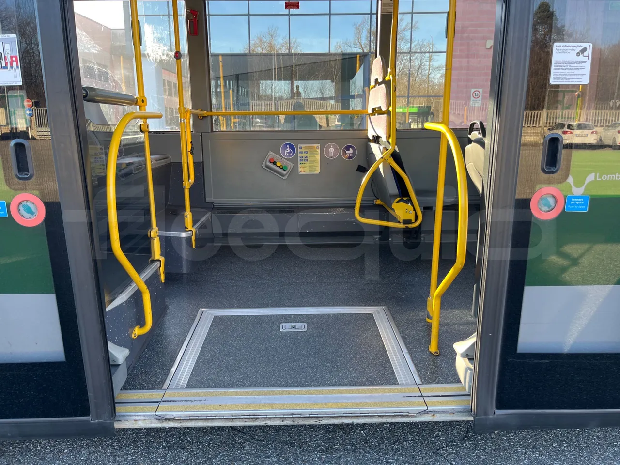 Mercedes-Benz O 530 G/4P - EUR5 - 260kW - 17.940m - disabled area photo