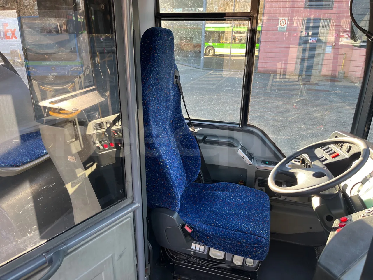 Mercedes-Benz O 530 G/4P - EUR5 - 260kW - 17.940m - driver's seat photo