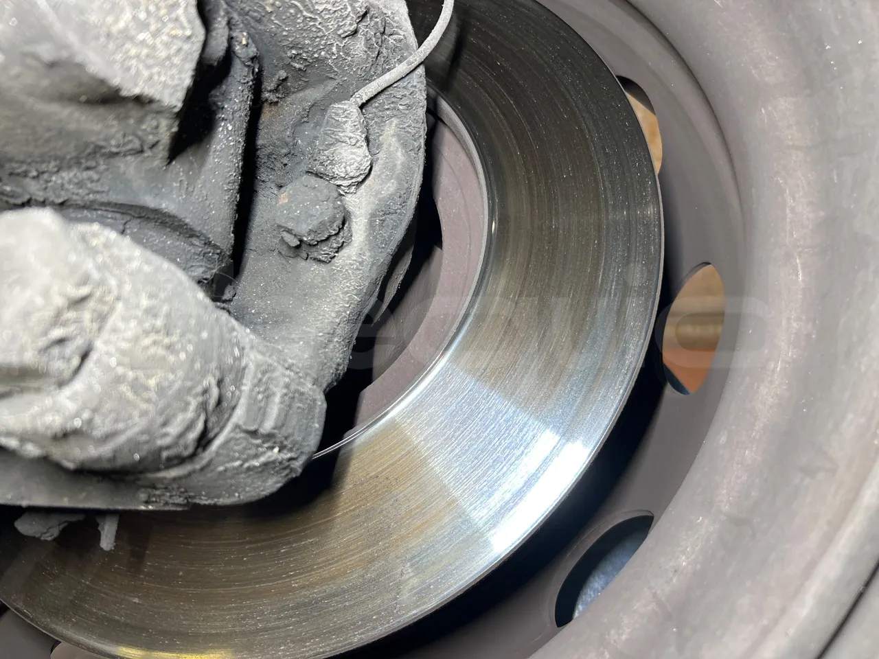 Mercedes-Benz O 530 G/4P - EUR5 - 260kW - 17.940m - front discs right