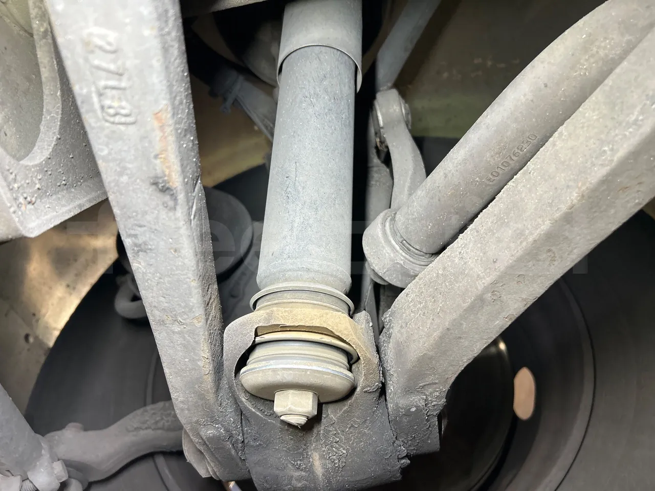 Mercedes-Benz O 530 G/4P - EUR5 - 260kW - 17.940m - front shock absorbers right