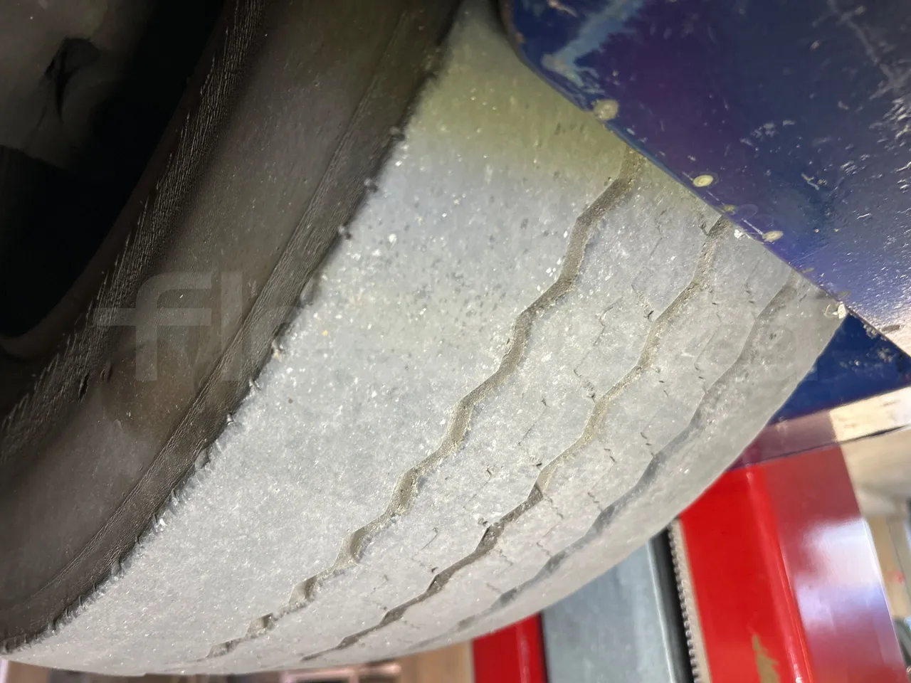 Mercedes-Benz O 530 G/4P - EUR5 - 260kW - 17.940m - tread condition front tires left