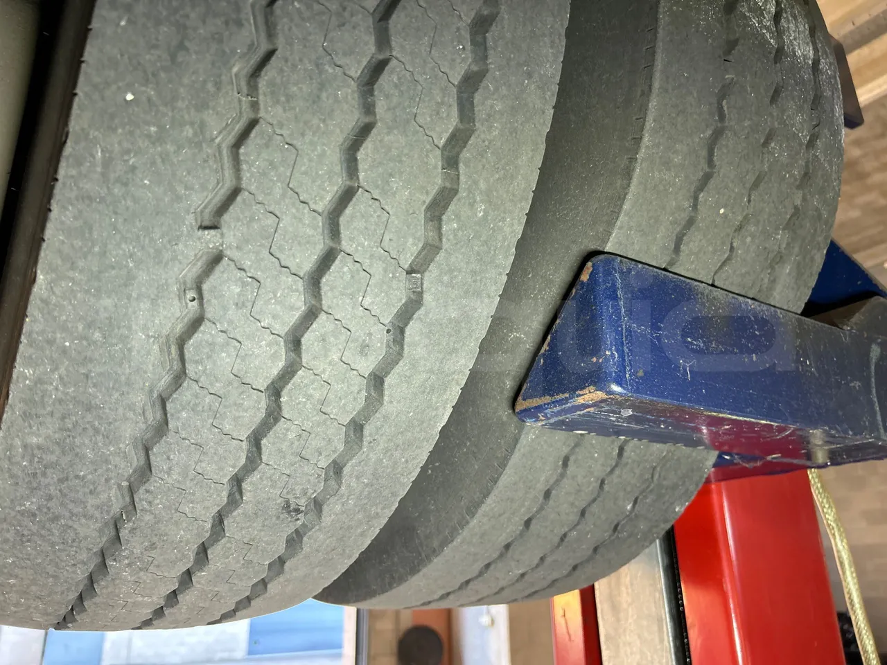 Mercedes-Benz O 530 G/4P - EUR5 - 260kW - 17.940m - tread condition third axle tires right