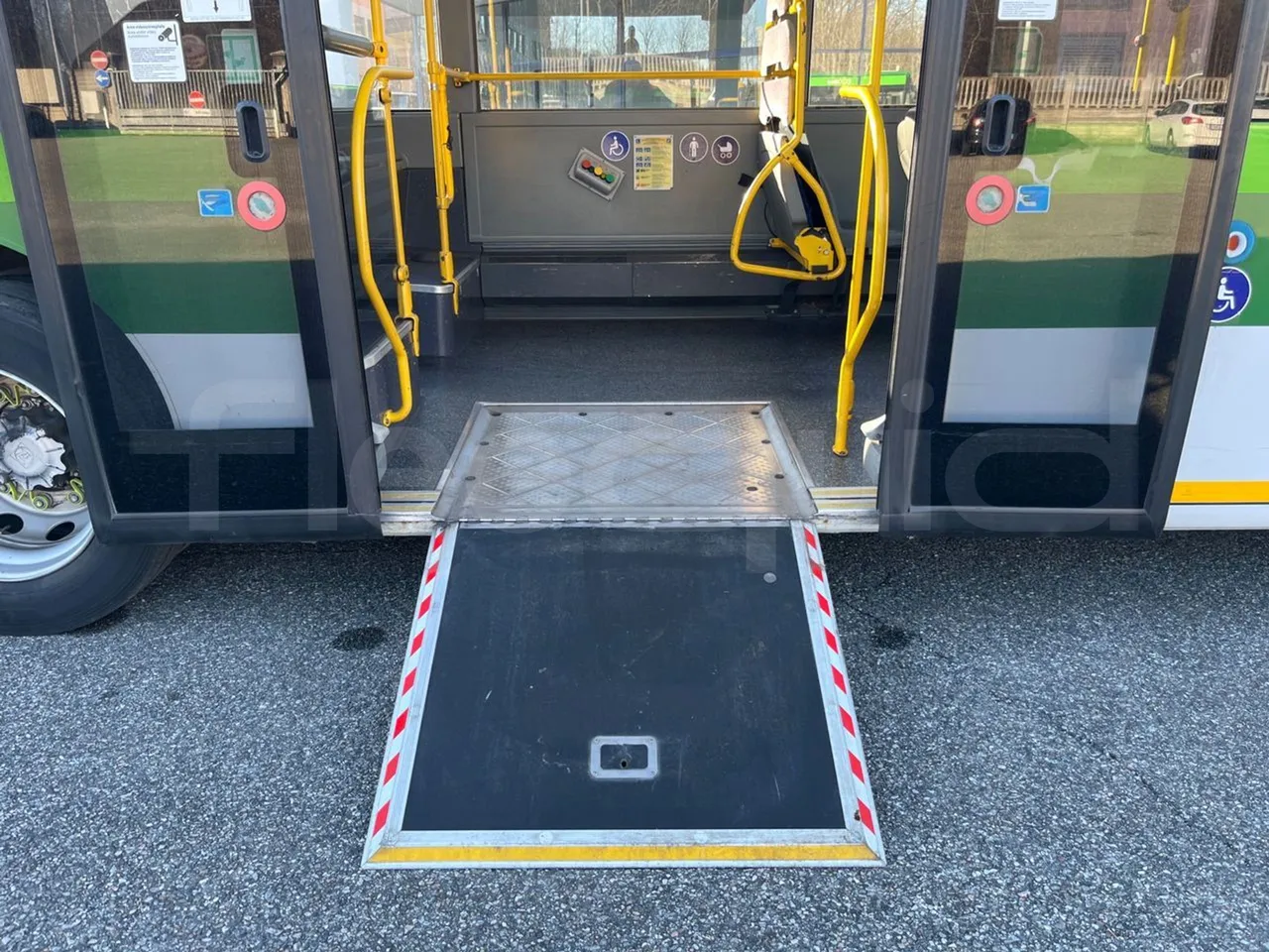 Mercedes-Benz O 530 G/4P - EUR5 - 260kW - 17.940m - platform open photo