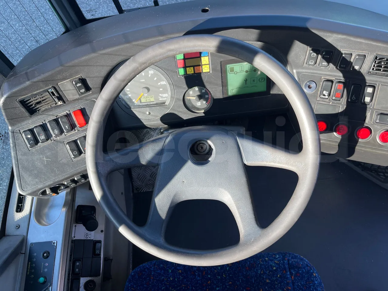 Mercedes-Benz O 530 G/4P - EUR5 - 260kW - 17.940m - steering wheel photo