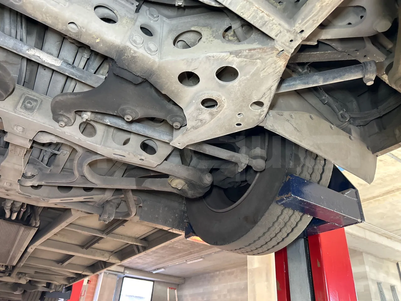 Mercedes-Benz O 530 G/4P - EUR5 - 260kW - 17.940m - front axle left side