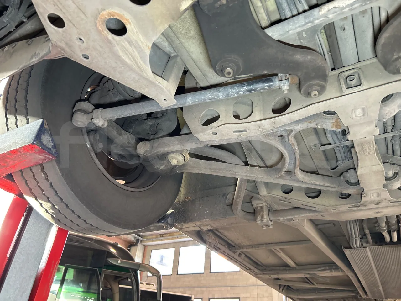 Mercedes-Benz O 530 G/4P - EUR5 - 260kW - 17.940m - front axle right side