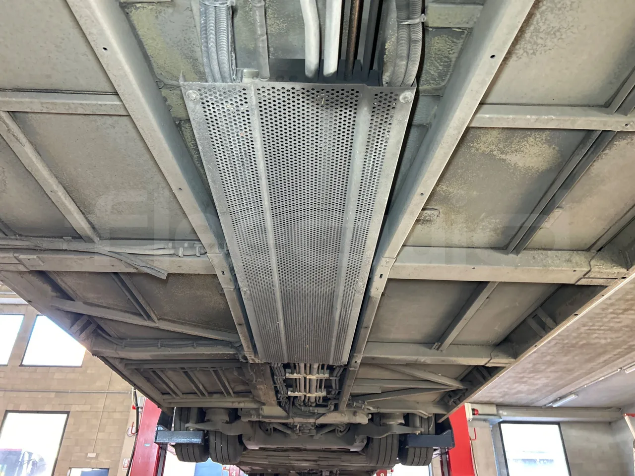 Mercedes-Benz O 530 G/4P - EUR5 - 260kW - 17.940m - central undercarriage photo