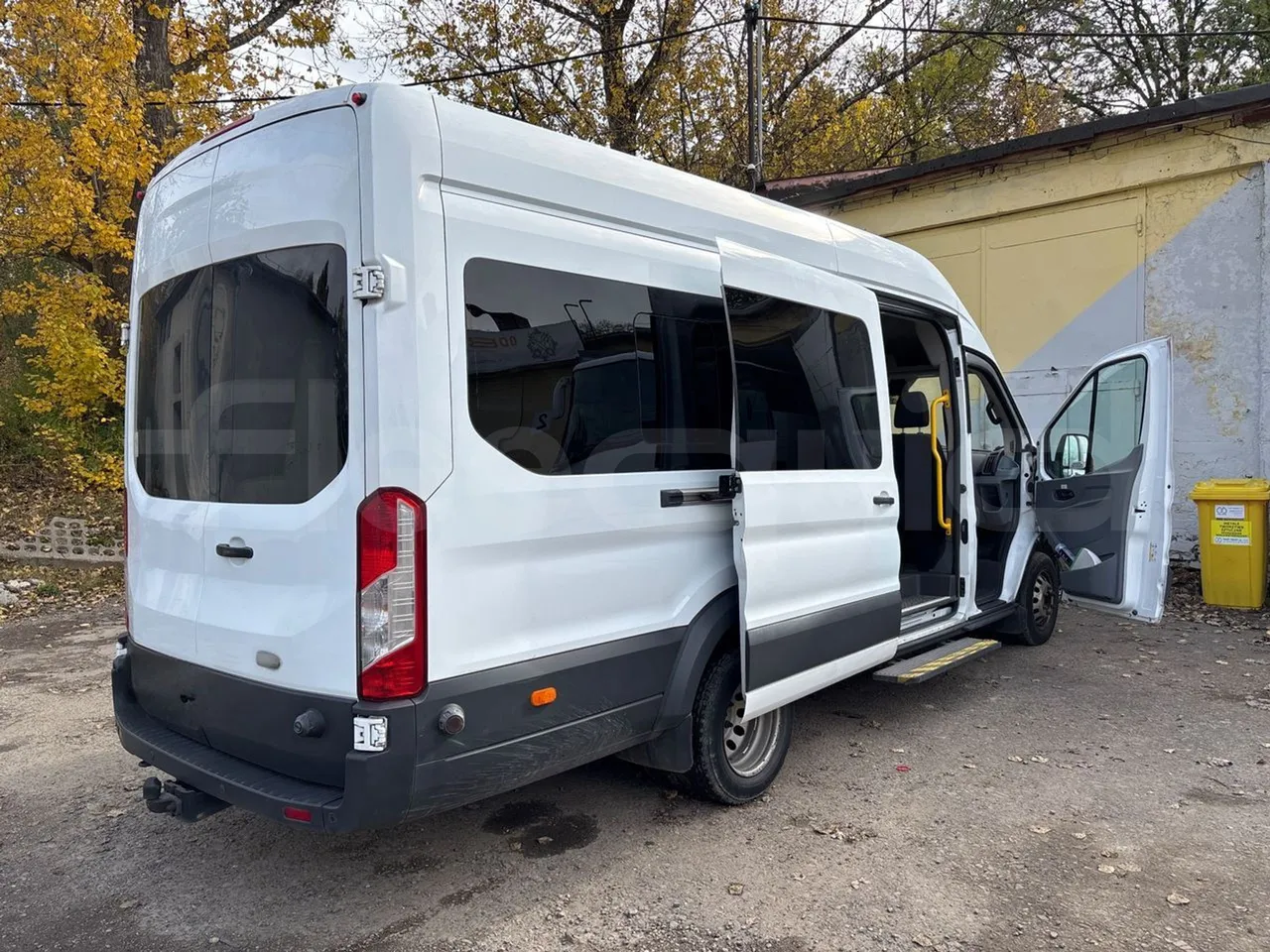 Ford Transit FBD-EURO VI -114KW-6.704M - 3/4 right rear doors open