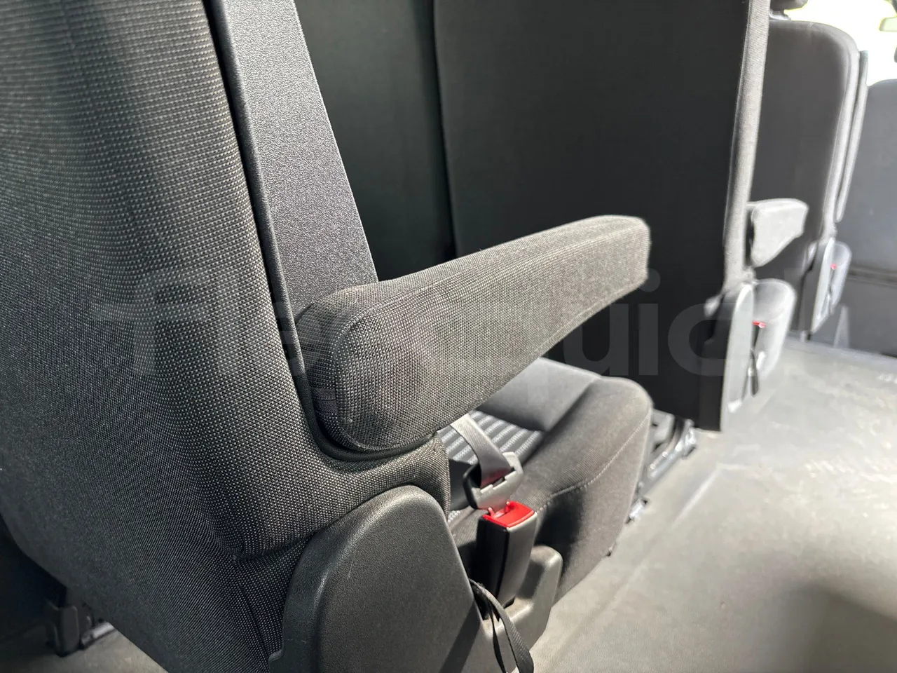Ford Transit FBD-EURO VI -114KW-6.704M - armrest detail photo