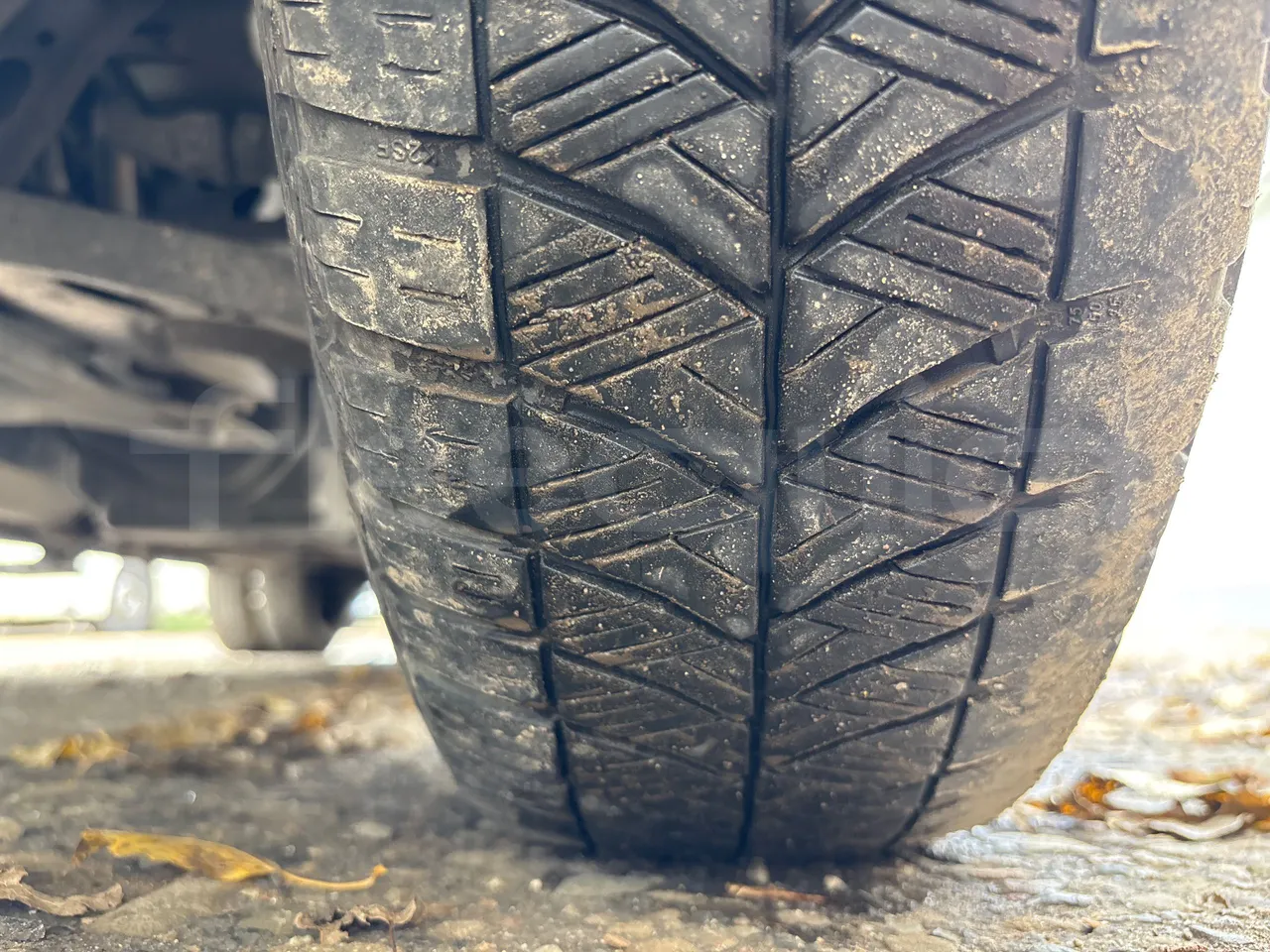 Ford Transit FBD-EURO VI -114KW-6.704M - tread condition front tires left