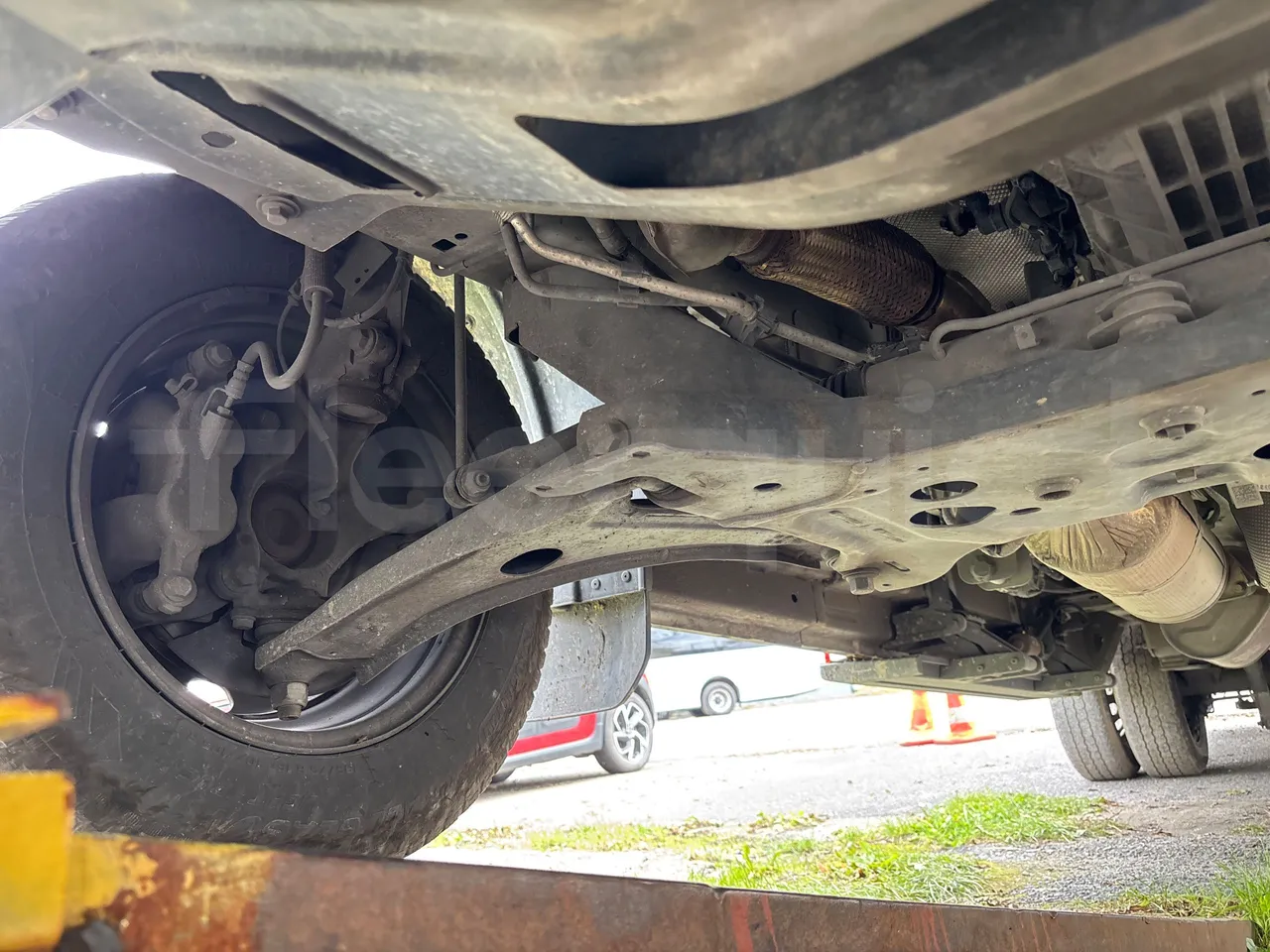 Ford Transit FBD-EURO VI -114KW-6.704M - front axle left side