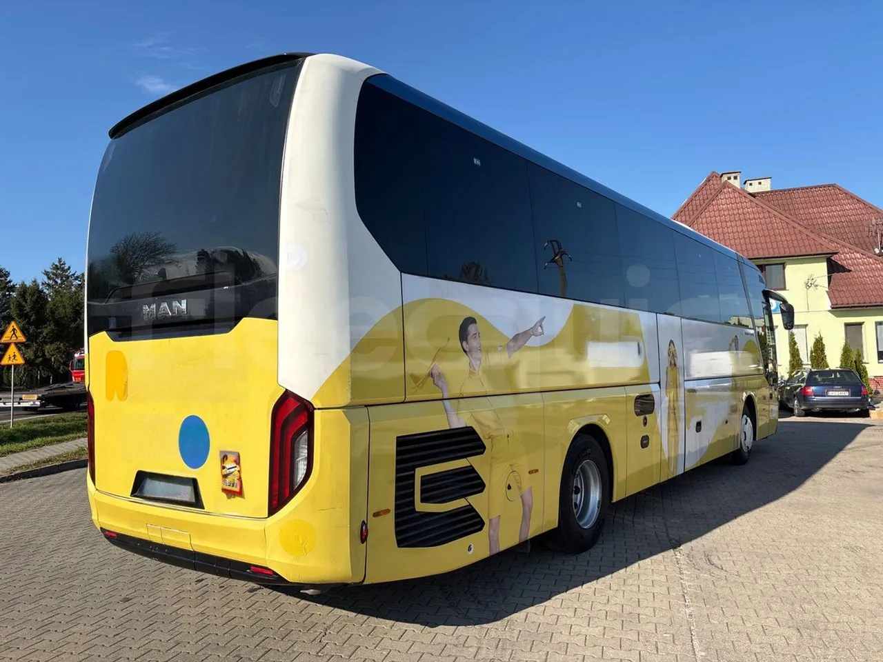 Man Lion's Coach J0AAB -EUR6 -309kW -12.101m - 3/4 right rear doors closed