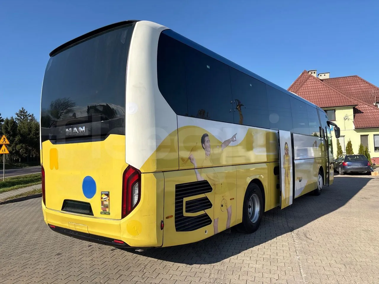 Man Lion's Coach J0AAB -EUR6 -309kW -12.101m - 3/4 right rear doors open