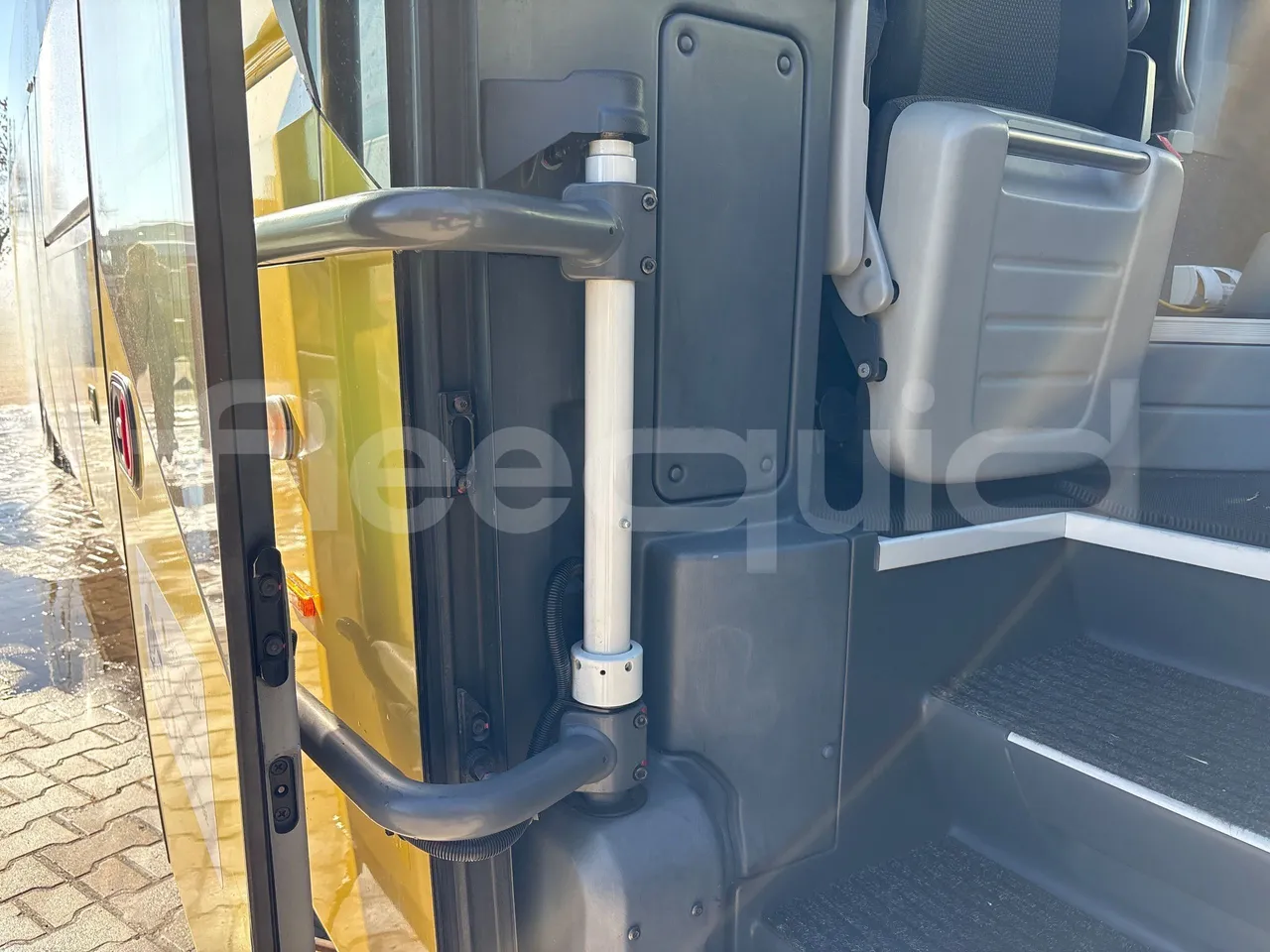 Man Lion's Coach J0AAB -EUR6 -309kW -12.101m - door mechanism photo