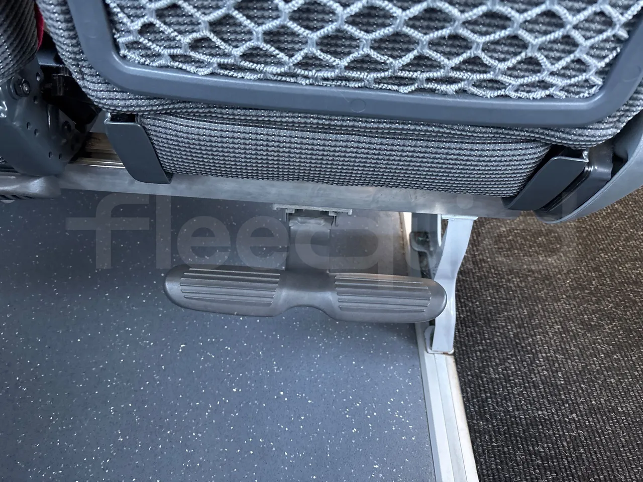 Man Lion's Coach J0AAB -EUR6 -309kW -12.101m - footrest detail photo