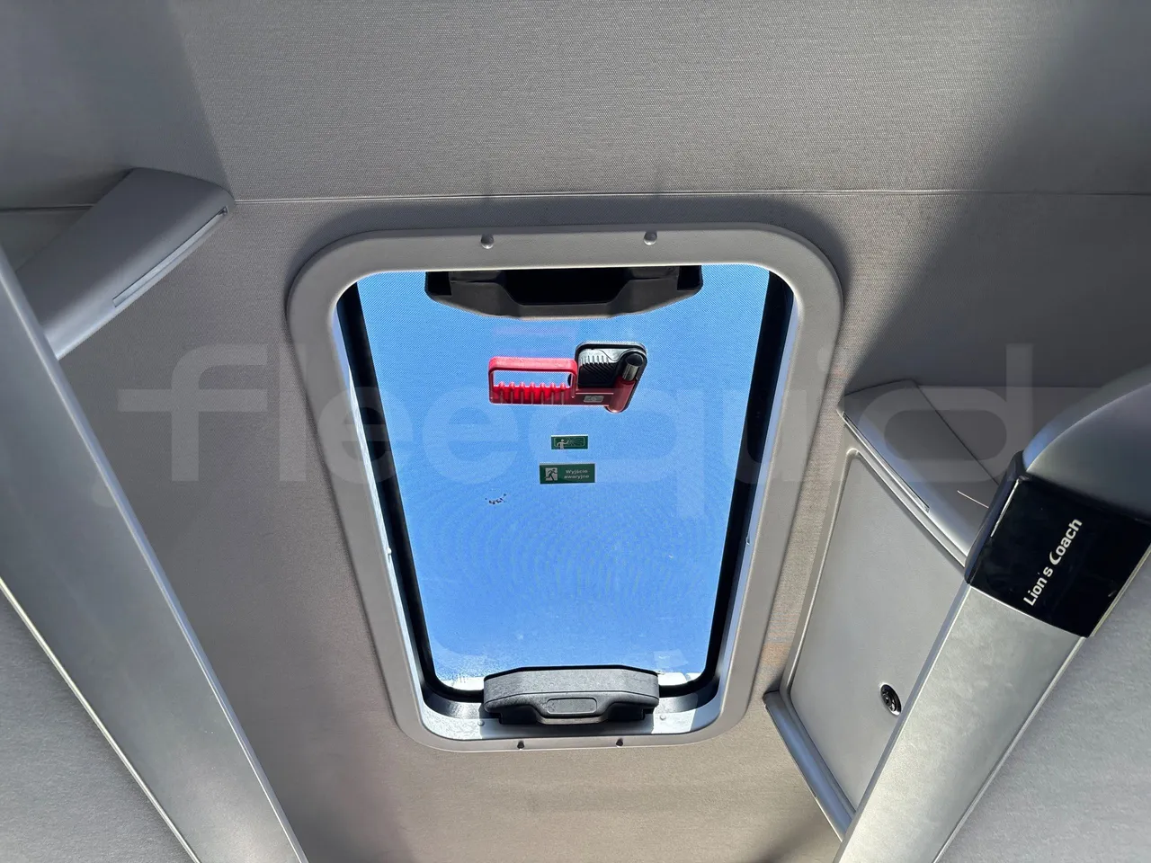 Man Lion's Coach J0AAB -EUR6 -309kW -12.101m - roof hatch 1