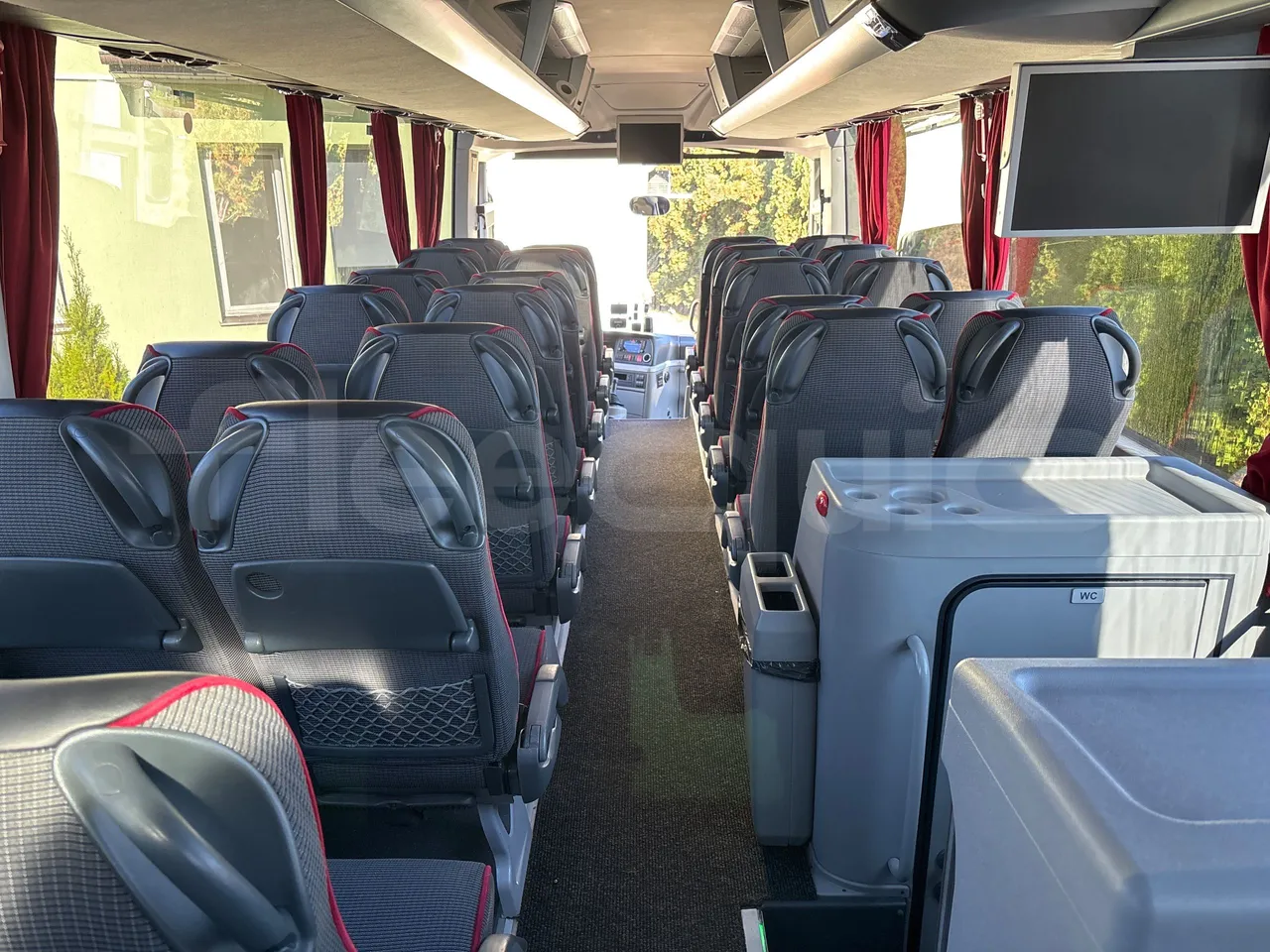 Man Lion's Coach J0AAB -EUR6 -309kW -12.101m - forward view middle aisle