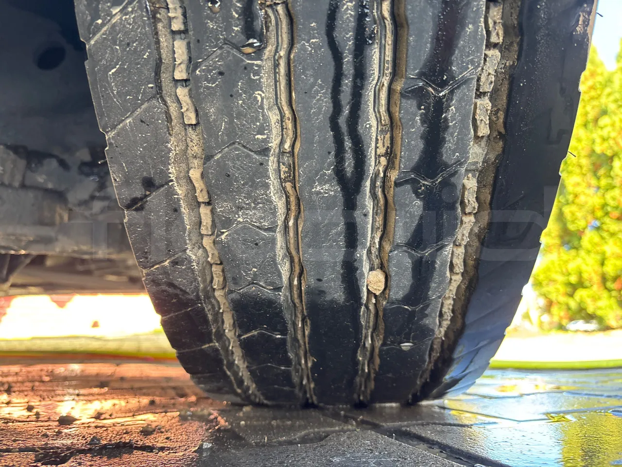 Man Lion's Coach J0AAB -EUR6 -309kW -12.101m - tread condition front tires right