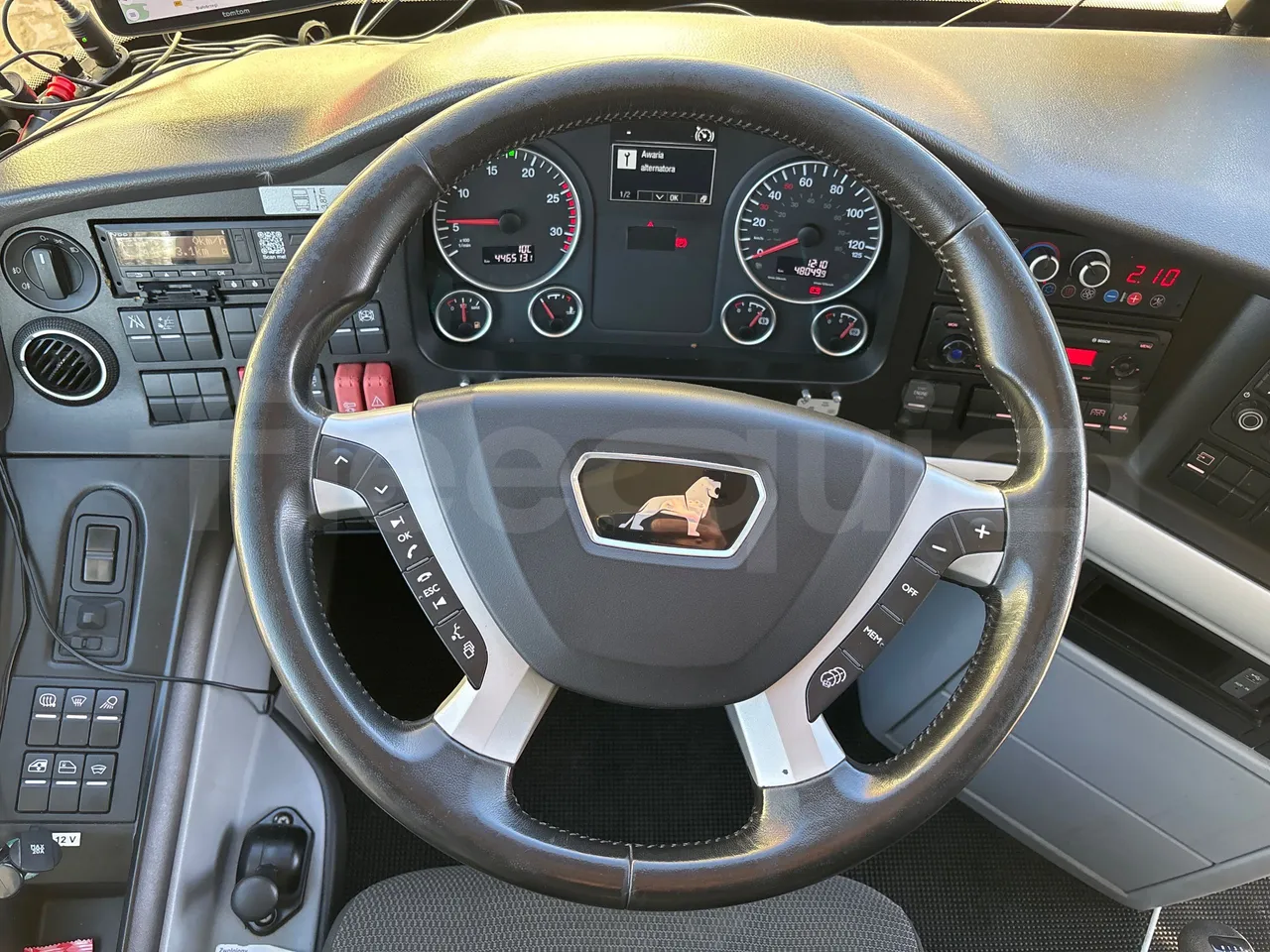Man Lion's Coach J0AAB -EUR6 -309kW -12.101m - steering wheel photo