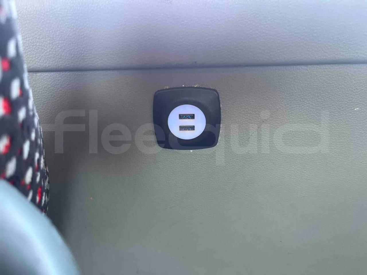 Mercedes-Benz Citaro - usb charging detail