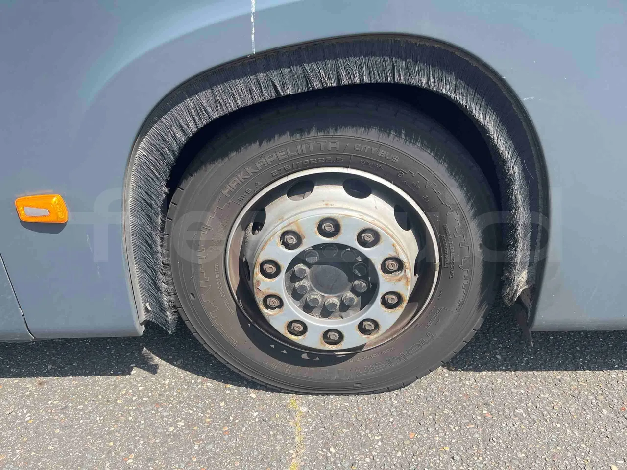 Mercedes-Benz Citaro - tread condition front tires left