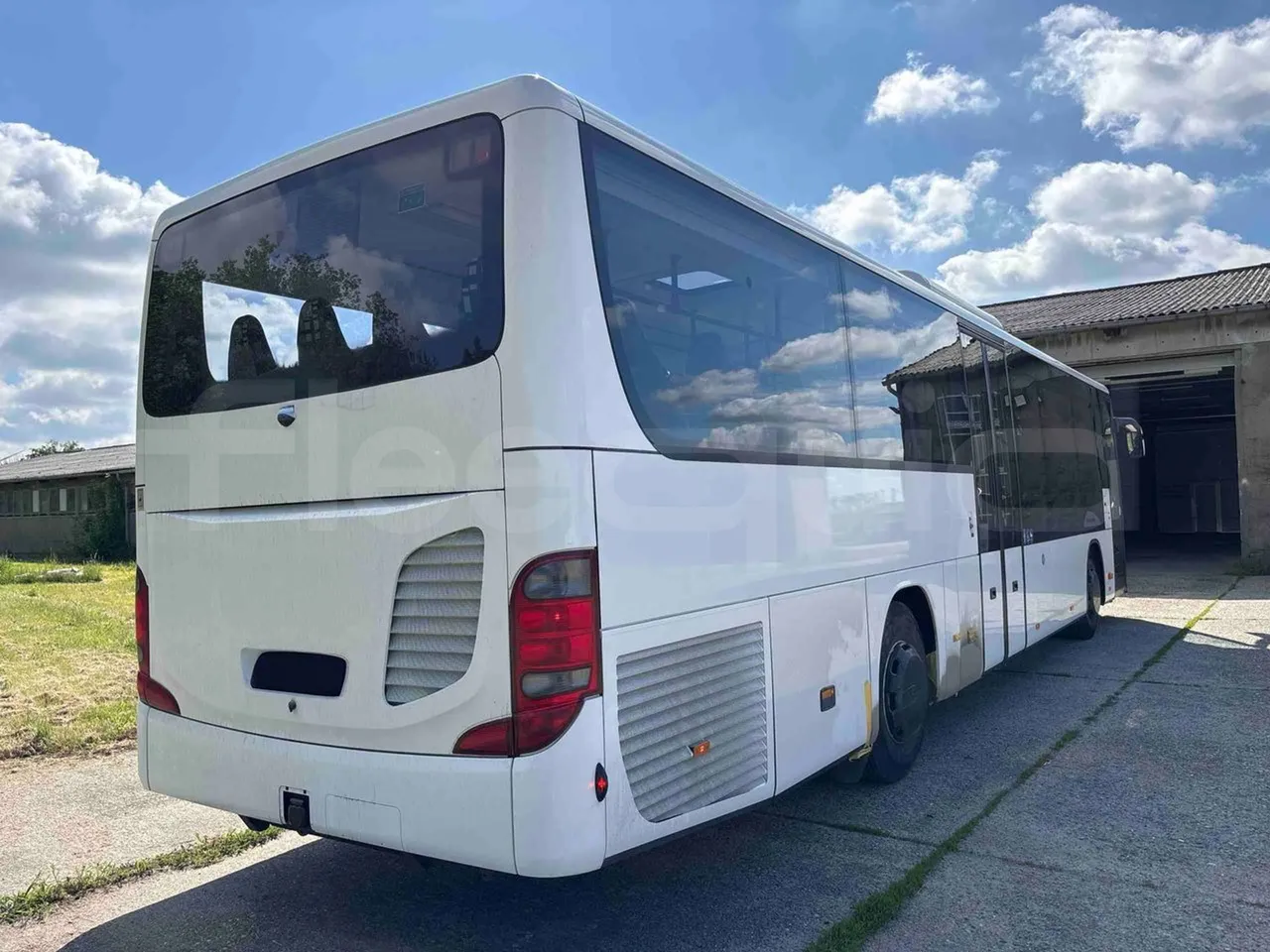 Setra S415 S415 - EUR6 - 3/4 right rear doors closed