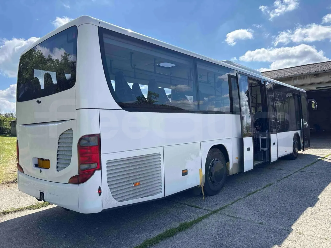 Setra S415 S415 - EUR6 - 3/4 right rear doors open