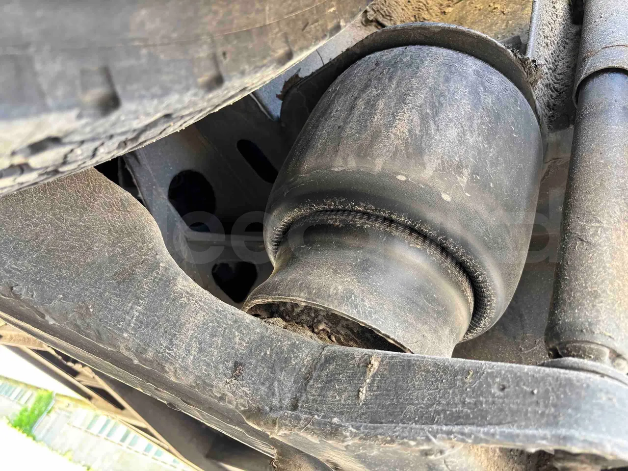 Setra S415 S415 - EUR6 - axel 2 air springs 1 right