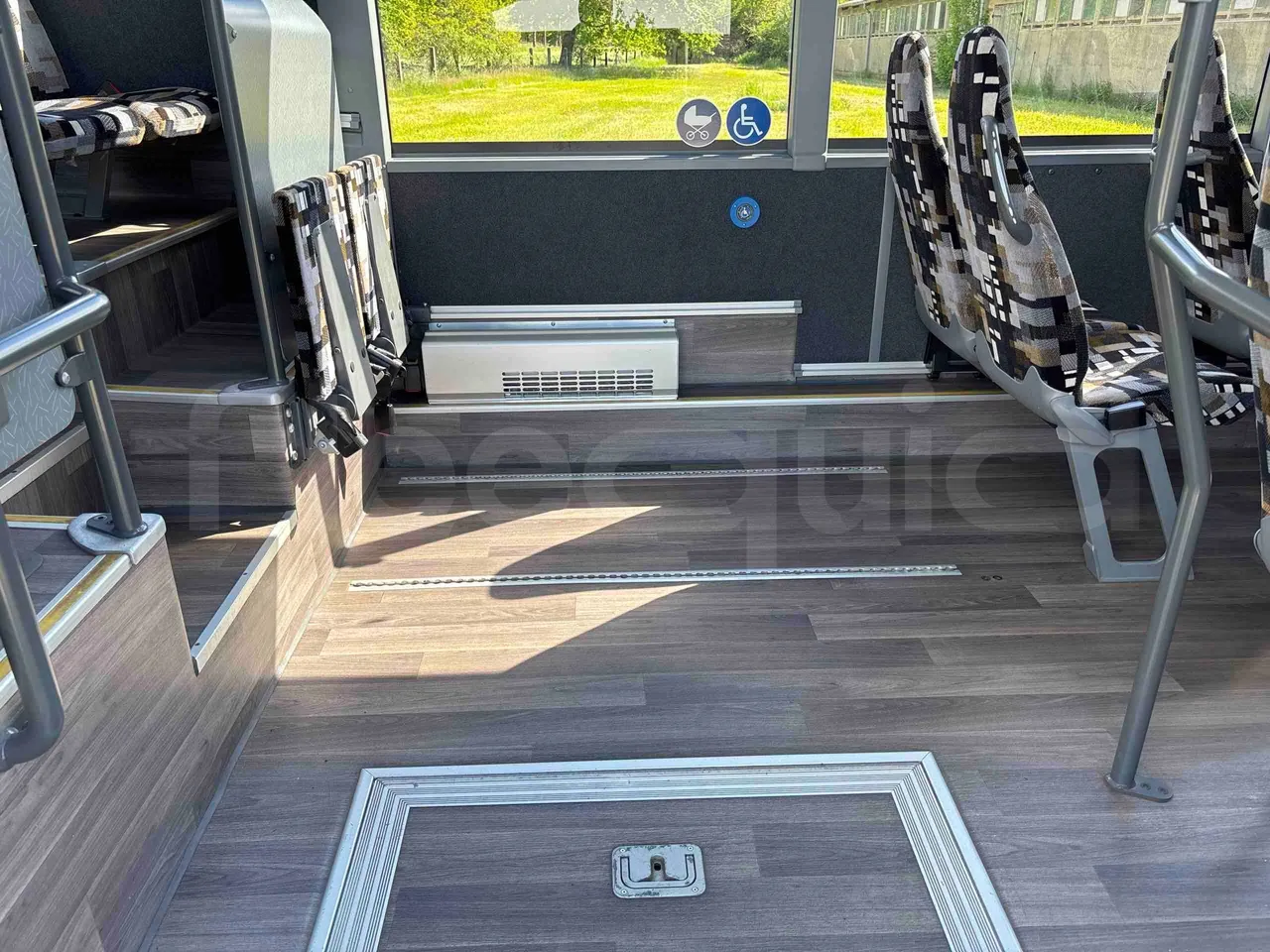 Setra S415 S415 - EUR6 - disabled area photo
