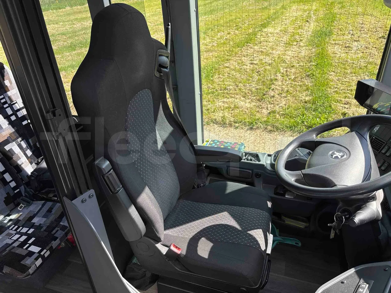 Setra S415 S415 - EUR6 - driver's seat photo