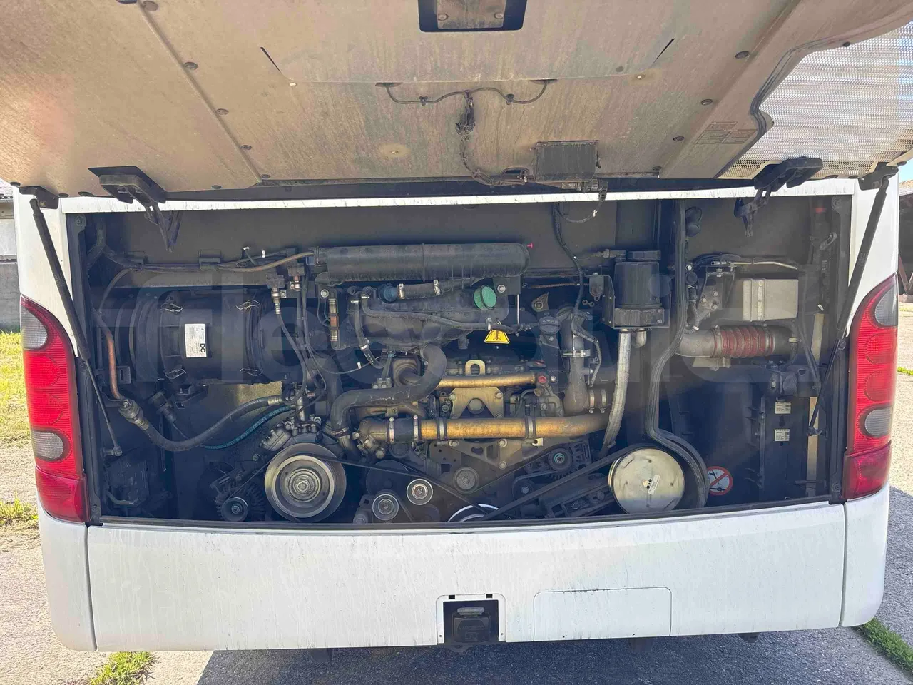 Setra S415 S415 - EUR6 - rear hatch open
